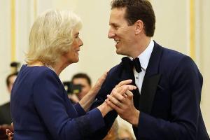 Herzogin Camilla mit TV-Star Brendan Cole