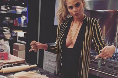 Ob Chrissy Teigen wohl auch schon Superfood-Plätzchen gebacken hat?