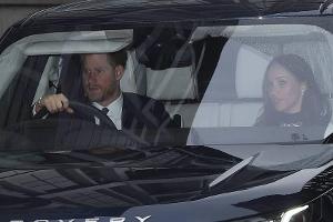 Prinz Harry und Meghan Markle bei ihrer Ankunft zum Christmas Lunch in Buckingham Palast