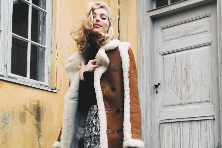 Elsa Hosk wird in ihrem kuscheligen Wintermantel bestimmt nicht kalt