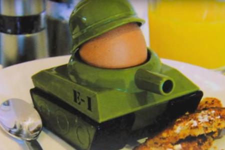 Außergewöhnliche Eierbecher gibt es viele: Einer der seltsamsten ist wohl der 