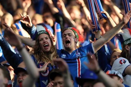 Isländische Fußballfans feiern bei der Europameisterschaft 2016 in Frankreich