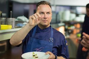 Tim Raue ist einer der sechs Star-Köche, die in Staffel drei der Netflix-Show "Chef's Table" porträtiert werden