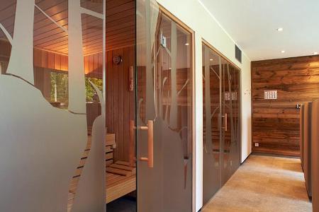 Die Sauna-Landschaft im Berghotel Torfhaus Harzresort wird ergänzt um private Saunen in den Ferienhäusern