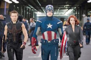 "Marvel's The Avengers": Clint Barton alias Hawkeye (Jeremy Renner), Steve Rogers alias Captain America (Chris Evans) und Na...