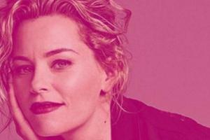 Elizabeth Banks tauchte ihr Profilbild in pinke Farbe