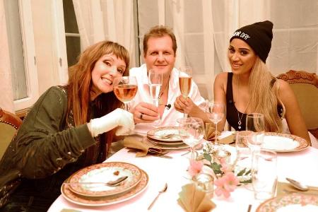 Ein Platz bleibt bei Hanka Rackwitz leer: Zu ihrem Dinner erscheinen nur Jens Büchner und Sarah Joelle Jahnel