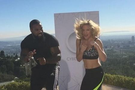 Hudson hält sich ebenfalls mit Kickboxen fit und hat auch keine Scheu, es mit MMA-Star James 