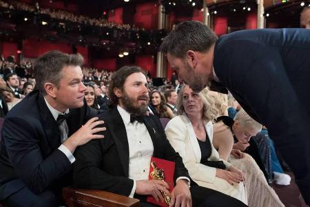 Besprechen Matt Damon (l.) und Jimmy Kimmel (r.) hier den Abschluss-Gag?