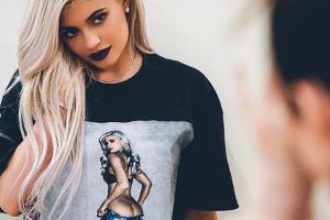 Kylie Jenner modelt für ihre eigene Linie