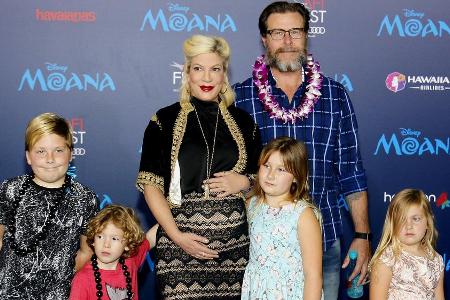 Inzwischen sind sie zu siebt: Tori Spelling und Ehemann Dean McDermott mit den vier gemeinsamen Kindern Liam, Finn, Hattie u...
