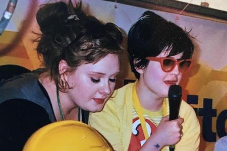 Künstlerinnen unter sich: Adele und Kelly Osbourne vor zehn Jahren