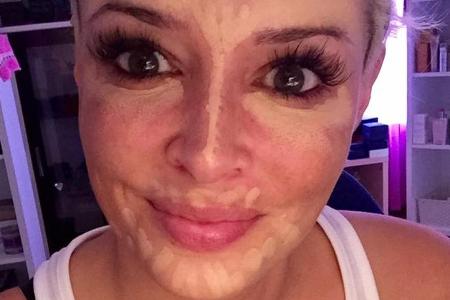 Ihre Beautyrituale teilt die Katze gerne mit ihren Fans