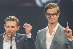 Mission geglückt: Joko (re.) und Klaas - hier bei der Eins-Live-Krone 2014 - haben sich eine Goldene Kamera besorgt