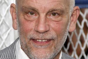 John Malkovich verkörpert in "Just Call Me God" einen wahnsinnigen Diktator