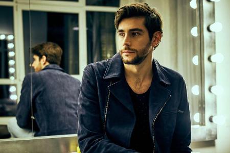 Álvaro Soler ist in Barcelona geboren und war von zehn bis 17 Jahren auf einer deutschen Schule in Tokio, Japan