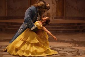 Seit 16. März verzaubern Dan Stevens als Biest und Emma Watson als Belle die deutschen Kinogänger