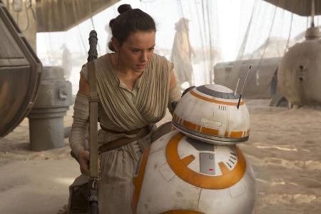 Wie geht es mit Rey (Daisy Ridley) und dem Droiden BB-8 in Episode acht weiter?