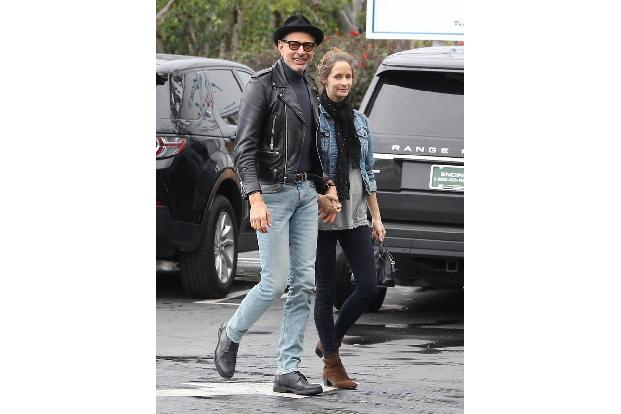 ...kommen auch bei Jeff Goldblum auf, denn seine Frau Emilie Livingston ist schwanger. Mit 64 wird der Hollywoodstar also zu...