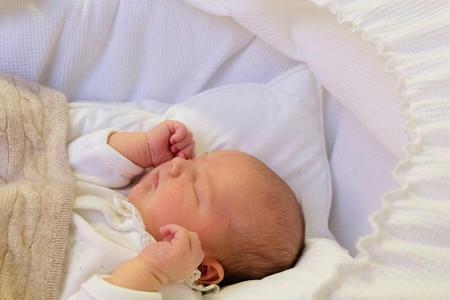 Prinz Alexander erblickte am 19. April das Licht der Welt. Die Eltern sind Prinzessin Sofia und Prinz Carl Philip von Schweden.