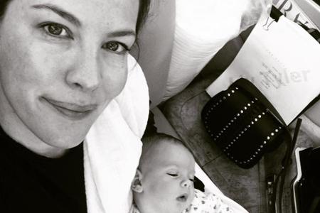Liv Tyler und und ihr Verlobter David Gardner bekamen am 10. Juli Nachwuchs. Die Kleine heißt Lula Rose.