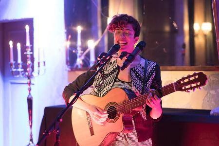 Sängerin Celina Bostic heizte den Gästen ein