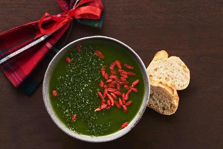 Intensiver Geschmack: Grüne Gemüsesuppe mit Goji