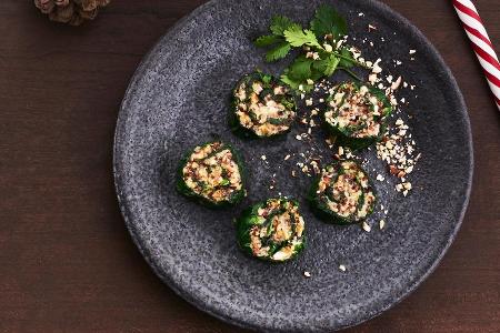 Diese Spinatroulade punktet mit einer Quinoa-Pilzfüllung