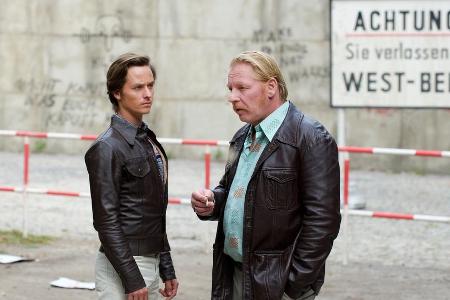 Lars Weber trifft sich mit seinem Agentenführer Ralf Müller (Ben Becker, r.), um neue Anweisungen zu erhalten