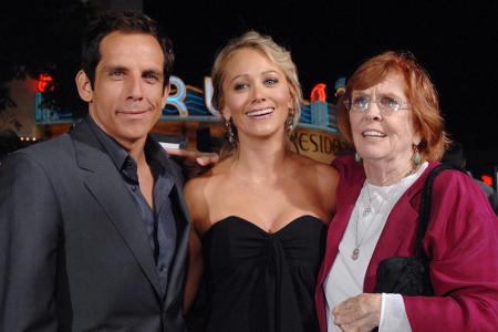 Hollywood-Star Ben Stiller (l.) und Ehefrau Christine Taylor (M.) trauern um seine Mutter: Schauspielerin Anne Meara (r., 
