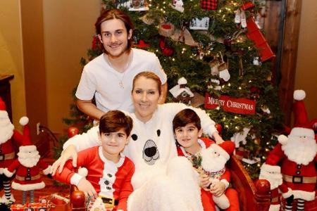 Céline Dion mit ihren Söhnen René-Charles (hinten) sowie den Zwillingen Eddy und Nelson