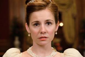 "Das Sacher. In bester Gesellschaft": Im Hotel Sacher wird viel getratscht - das erfährt auch Konstanze von Traunstein (Jose...