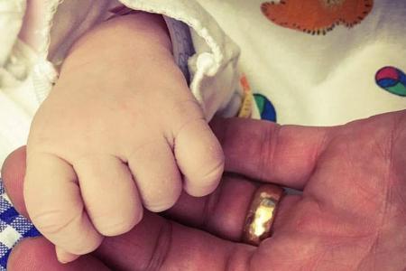 Mit diesem Schnappschuss bestätigten Gil Ofarim die Geburt seiner Tochter