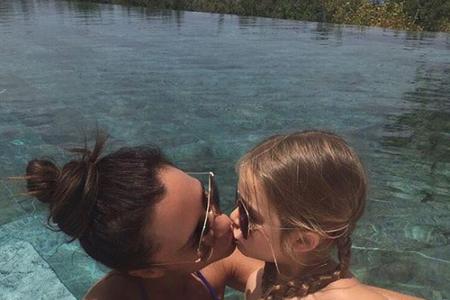 Bei Victoria Beckham lief es 2016 sowohl privat als auch beruflich rund. Dieser süße Schnappschuss zeigt sie mit Tochter Har...