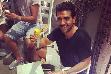 Auch Elyas M'Barek kann über das Jahr nicht klagen, im Gegenteil. Obwohl er am Kindertisch sitzen musste...