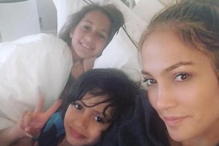 Auch Jennifer Lopez teilte private Momente mit ihren Instagram-Fans, wie etwa diese Kuschelrunde mit ihren Kindern