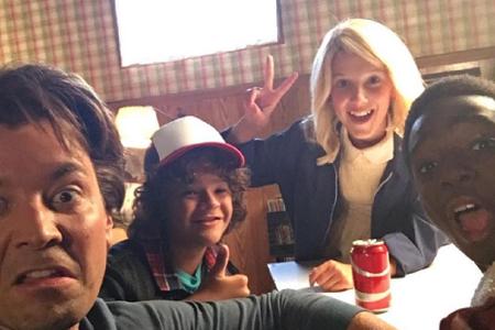 Jimmy Fallon (42), hier mit den kleinen Schauspiel-Stars der Serie 