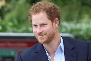 Prinz Harry braucht eine kleine Nachhilfestunde in gute Manieren