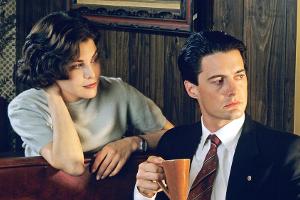 Sherilyn Fenn als Audrey Horne und Kyle MacLachlan als Agent Dale Cooper in "Twin Peaks"