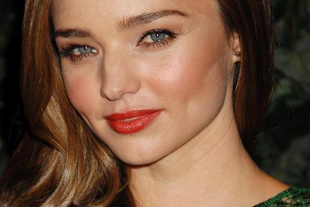 Und auch Miranda Kerr soll ihre Mähne ohne Chemie waschen