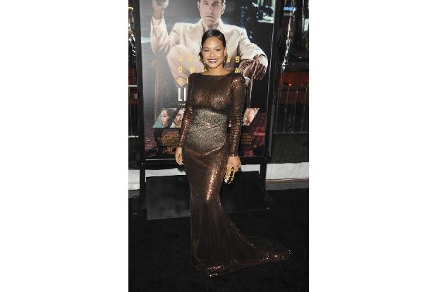 ...kleiner Blick in den Spiegel hätte Sängerin Christina Millian vor ihrem Auftritt sicher gut getan. Oder wusste sie, dass ...