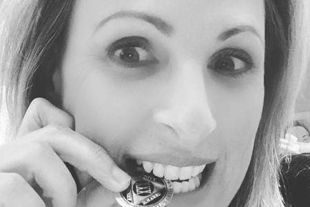 Schauspielerin Marlee Matlin ist glücklich