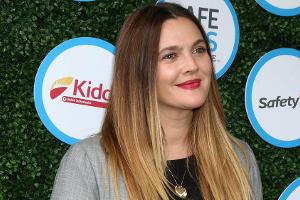 Drew Barrymore geht auch mal Casual zu Events in Hollywood