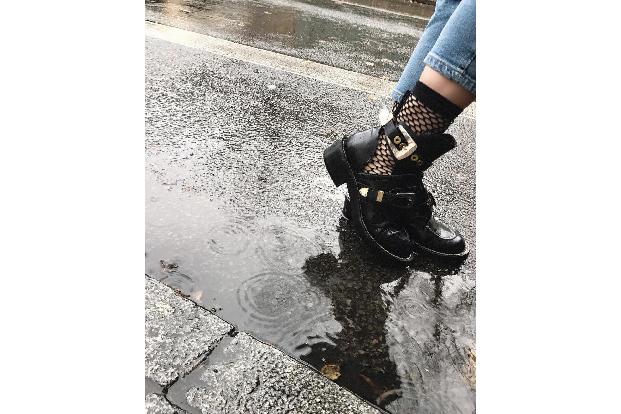 Lena Meyer-Landrut zeigt auf Instagram die Light-Variante der Netzstrumpfose