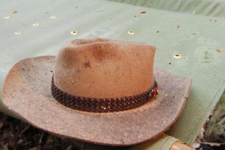 Luxus? Fehlanzeige! Auf diesen Feldbetten müssen die zwölf Kandidaten schlafen