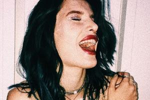 Bella Thorne zeigt sich oben ohne auf Instagram