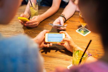 Die meisten Smartphone-User sind stets auf der Suche nach neuen Programmen. Hier finden Sie tolle Tools, die jeder einmal au...