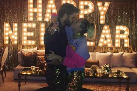 So verliebt starten Miley Cyrus und Liam Hemsworth ins neue Jahr