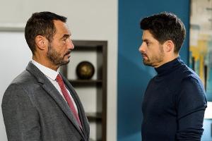 "Alles was zählt": Richard (l.) macht Vincent eine klare Ansage, dass er Simone in Ruhe lassen soll