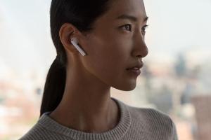 Das sind sie, die kleinen AirPods von Apple. Eine Suchfunktion für die Kopfhörer ist in der Testphase
